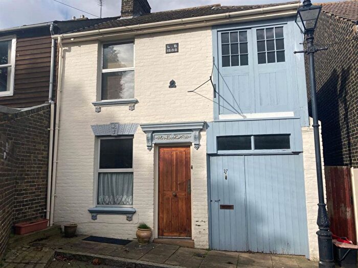 2 Bedroom Cottage To Rent In Fielding Street, Faversham, ME13