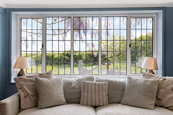 5 Bedroom Semi-Detached House For Sale In Runwick Lane, Dippenhall, Farnham, GU10
