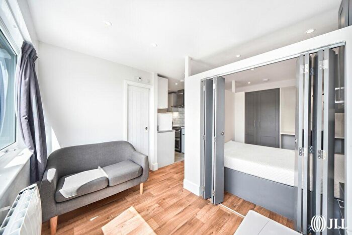 Apartment To Rent In Seven Sisters Road London, N4