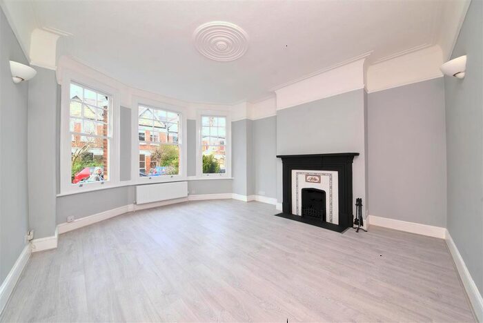2 Bedroom Flat To Rent In Sedgemere Avenue, London, N2