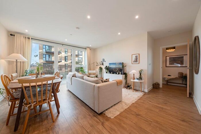 3 Bedroom Flat For Sale In Alder Point, Green Ferry Way, London, E17