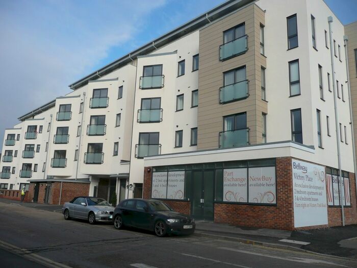 1 Bedroom Flat To Rent In Victory Park Road, Addlestone, KT15