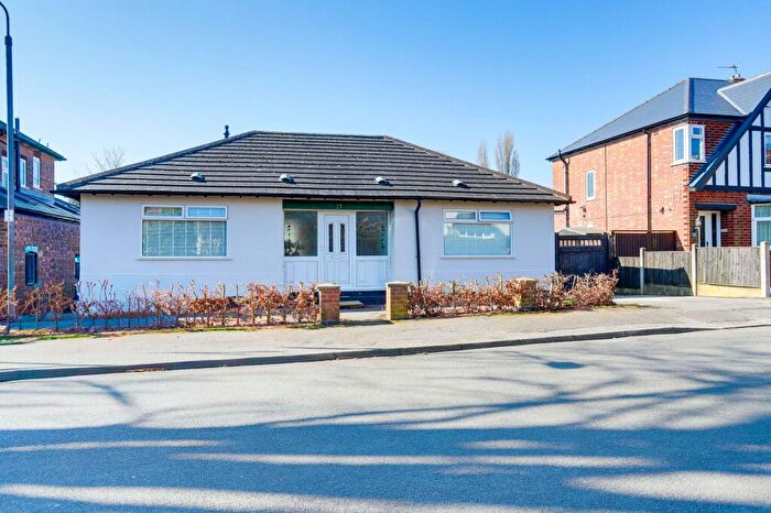 3 Bedroom Detached Bungalow For Sale In Newstead Avenue, Nottingham, NG3