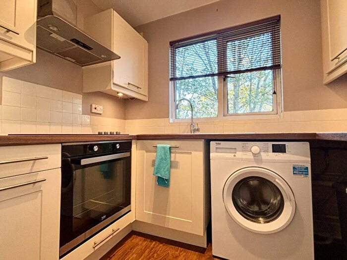1 Bedroom Maisonette To Rent In Bembridge, Netley Abbey, SO31