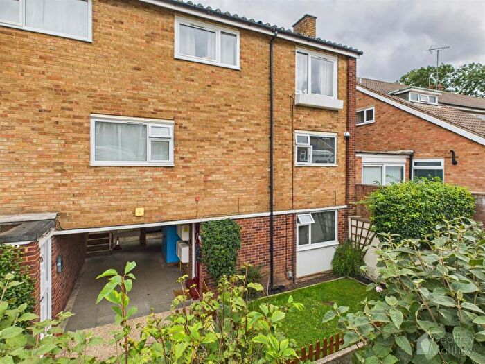 2 Bedroom Maisonette For Sale In Kingsland, Harlow, CM18