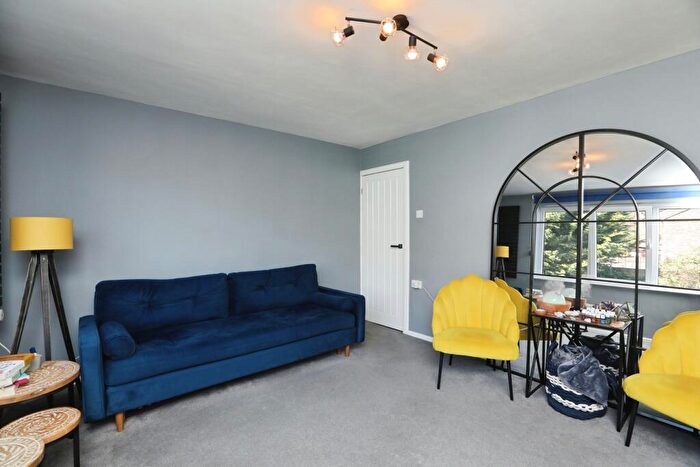 2 Bedroom Flat For Sale In Roseholme, Maidstone, Kent, ME16
