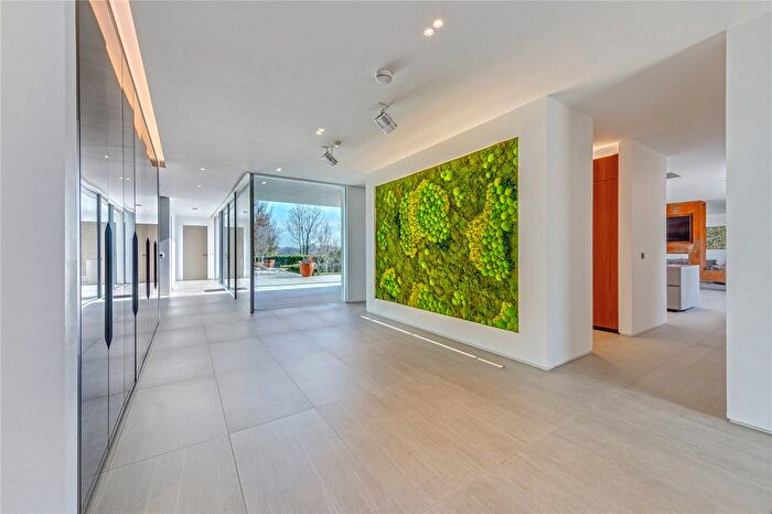 5 Bedroom Detached House For Sale In Common Lane, Radlett, Hertfordshire, WD7