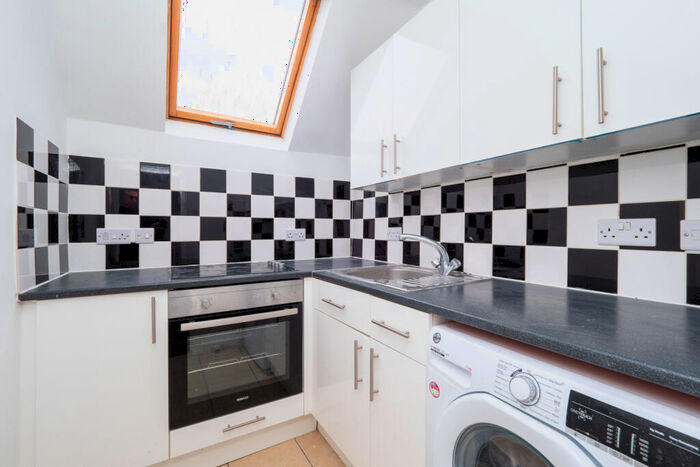 Apartment To Rent In Epsom Road, Sutton, Surrey, SM3
