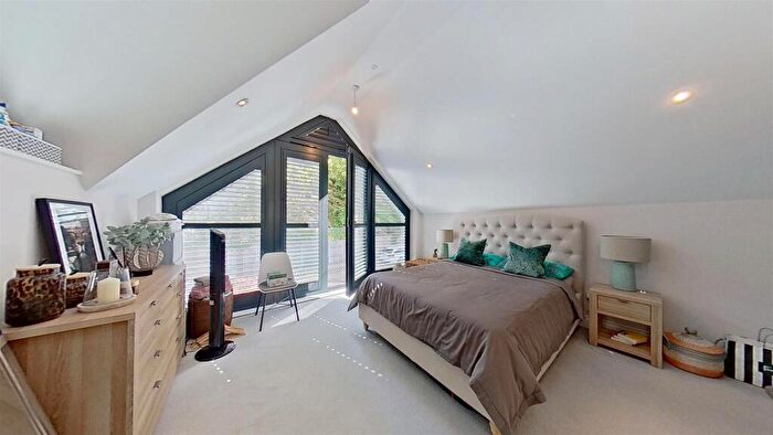 2 Bedroom Detached House To Rent In Glass Place, Surbiton, KT6