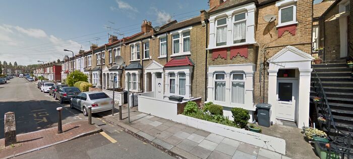 Studio To Rent In Vale Road, Finsbury Park/Harringay N4