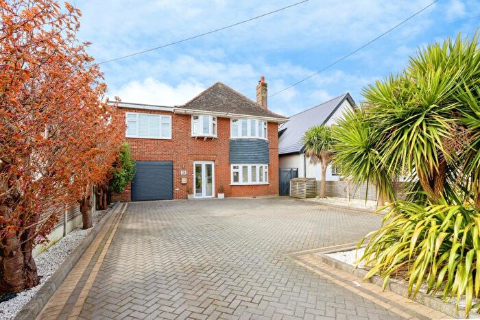 4 Bedroom Detached House For Sale In Lulworth Avenue, Poole, Dorset, BH15