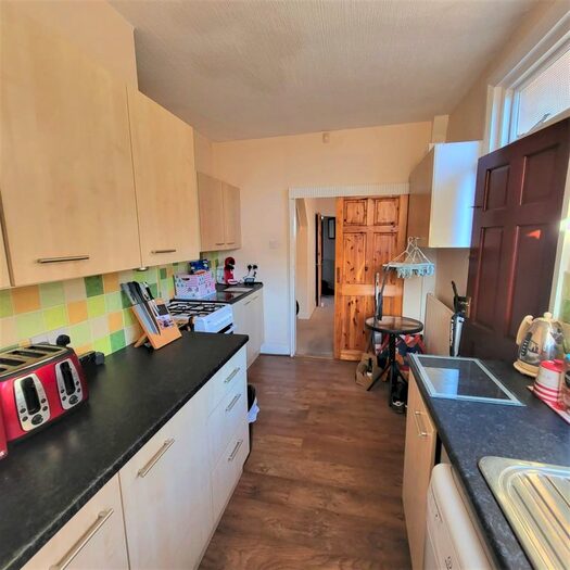 3 Bedroom Terraced House To Rent In Lifford Road, Doncaster, DN2