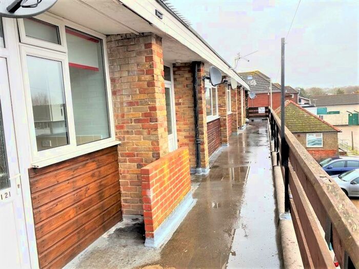 2 Bedroom Flat To Rent In Highlands Road, Fareham, PO15