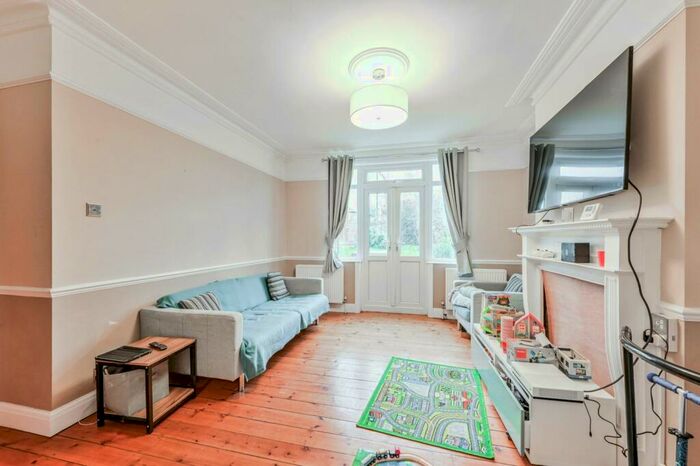 4 Bedroom Terraced House To Rent In High Road, East Finchley, London, N2