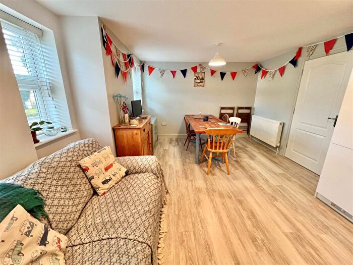 2 Bedroom Flat For Sale In Freshwater Bay, Isle Of Wight, PO40