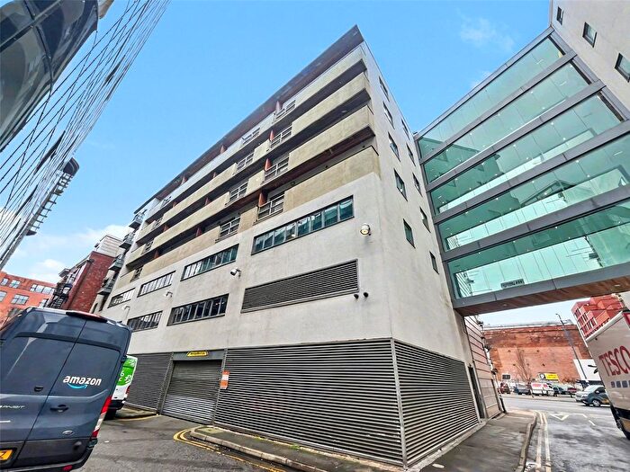 2 Bedroom Flat For Sale In Oldham Road, Manchester, M4