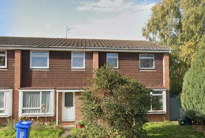 3 Bedroom Terraced House To Rent In Ridsdale Road, Woking, GU21