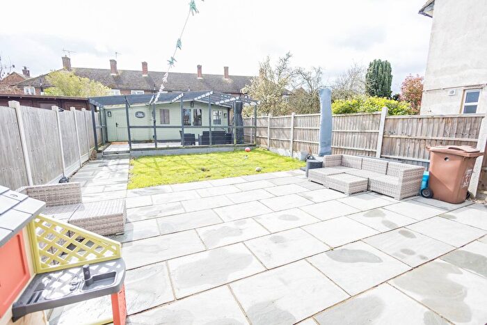 3 Bedroom End Of Terrace House For Sale In Fairham Avenue, South Ockendon, RM15