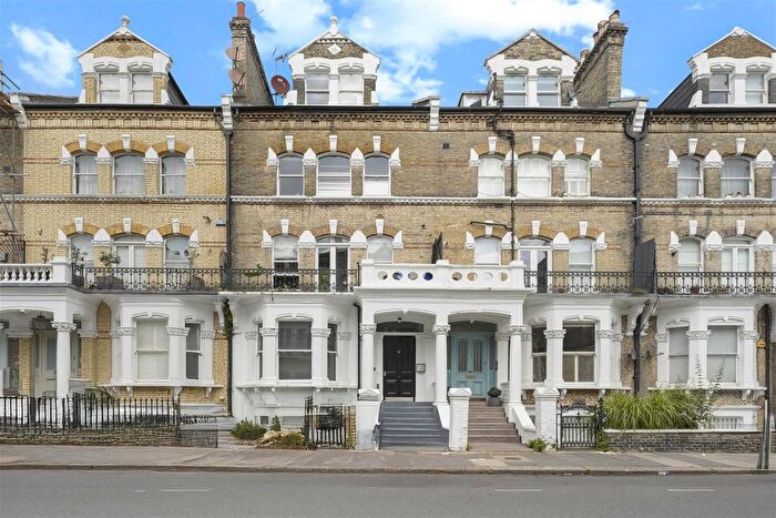 Studio To Rent In Gunterstone Road, West Kensington, W14