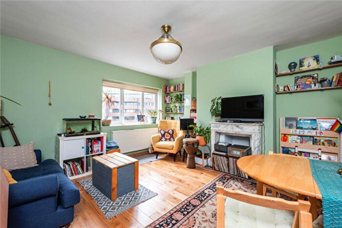 2 Bedroom Apartment To Rent In Baring Street, London, N1