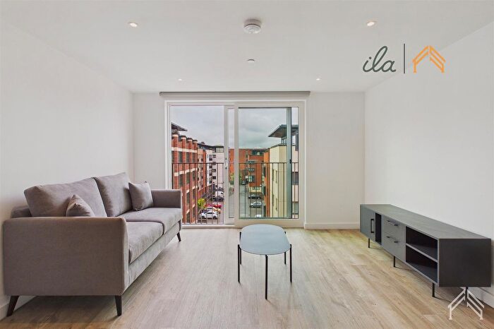 2 Bedroom Flat To Rent In Hairpin House, Birmingham, B12