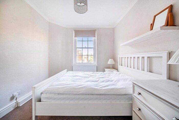 2 Bedroom Flat For Sale In Grove End Road, London, NW8