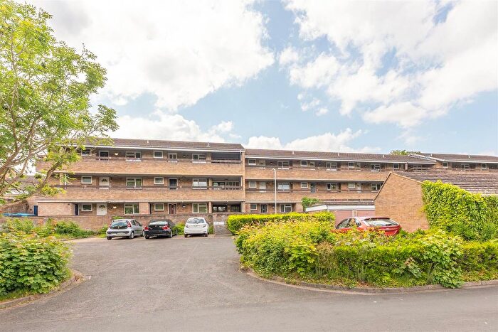 2 Bedroom Flat To Rent In Rosebery Way, Tring, HP23