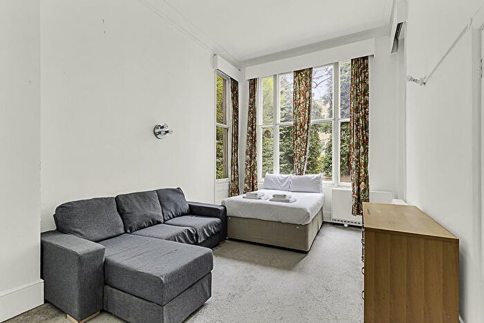 Studio To Rent In Pembridge Square, Notting Hill, W2