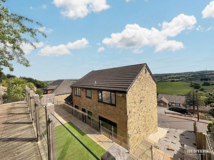 4 Bedroom Detached House For Sale In High Street, Thornhill, Dewsbury, WF12