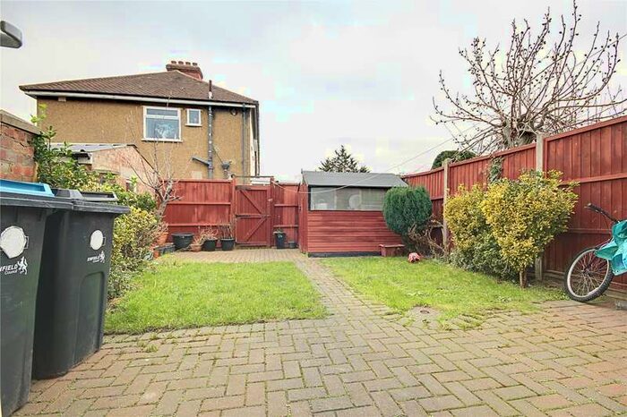 3 Bedroom House To Rent In Hoe Lane, Enfield, EN3