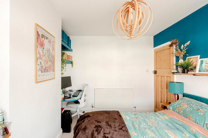 3 Bedroom End Of Terrace House For Sale In Boston Road, Horfield, BS7