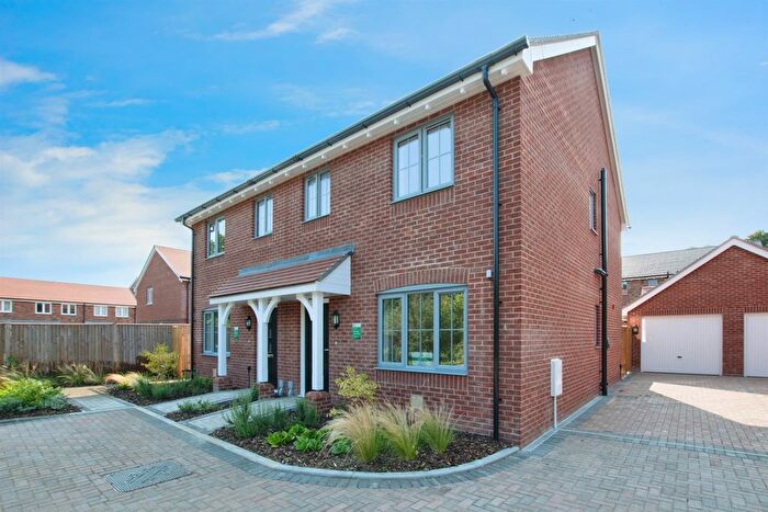 3 Bedroom Semi-detached House For Sale In Edmondsham Road, Verwood, BH31