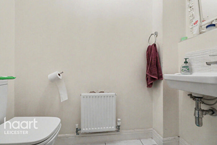 3 Bedroom Terraced House For Sale In Littlebury Place, Leicester, LE5
