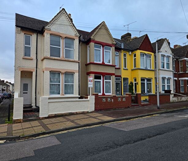 3 Bedroom End Terrace House For Sale In College Avenue, Gillingham, Kent, ME7