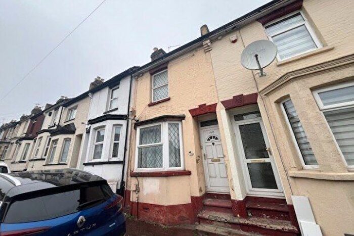 2 Bedroom Property To Rent In Castle Road, Chatham, ME4