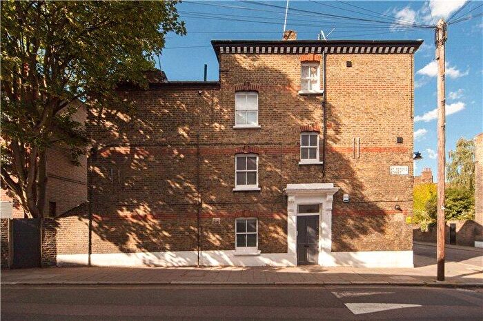 2 Bedroom Flat For Sale In St Peters Street, Angel, N1