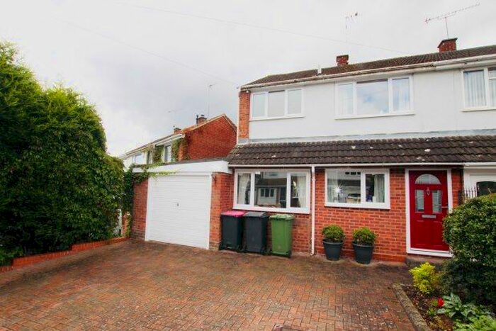 3 Bedroom Property To Rent In Hill Crest Road, Tamworth, B78