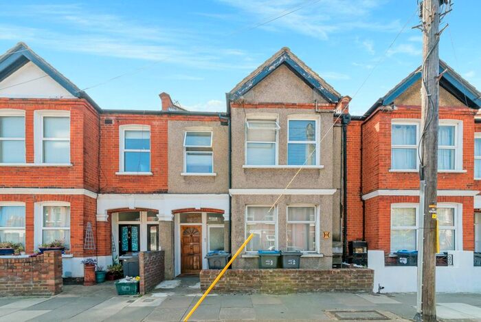 2 Bedroom Flat For Sale In College Road, London, SW19