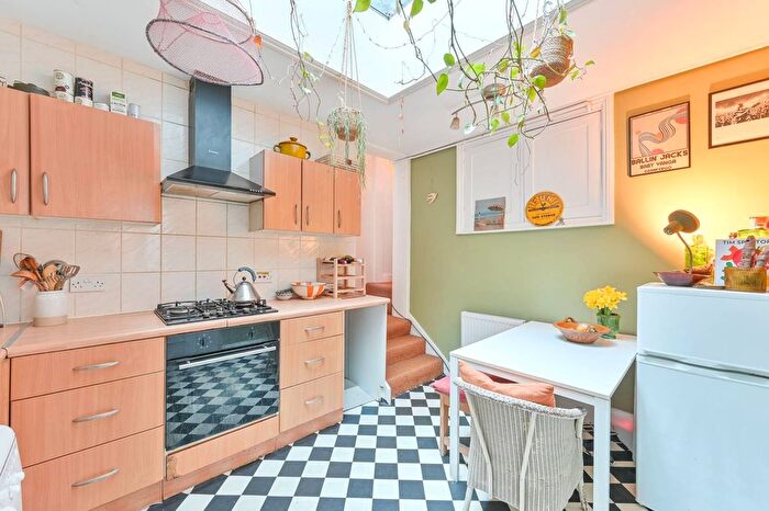 1 Bedroom Flat For Sale In Denmark Mansions, Camberwell, London, SE5