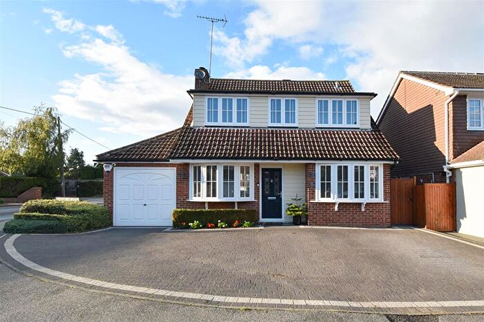 4 Bedroom Detached House For Sale In Granary Meadow, Wyatts Green, CM15