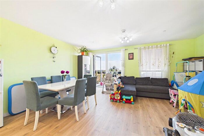 2 Bedroom Apartment For Sale In Paynter House, Shipbuilding Way, London, E13