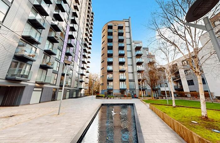 Studio For Sale In Binnacle House, Cobblestone Square, Shadwell, Wapping, Tower Hill, London, E1W