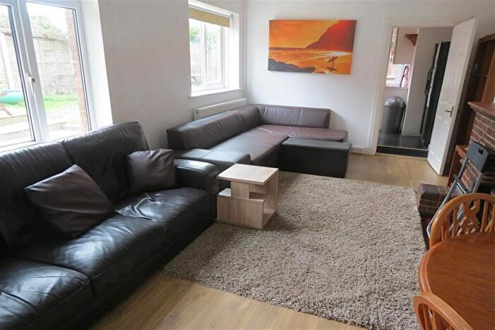 5 Bedroom House To Rent In Bedroom House In Charminster, BH8