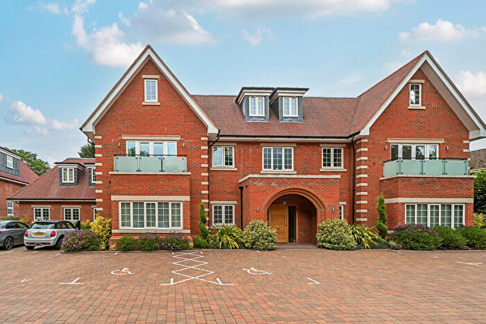 2 Bedroom Flat For Sale In Amersham Road, Beaconsfield, HP9