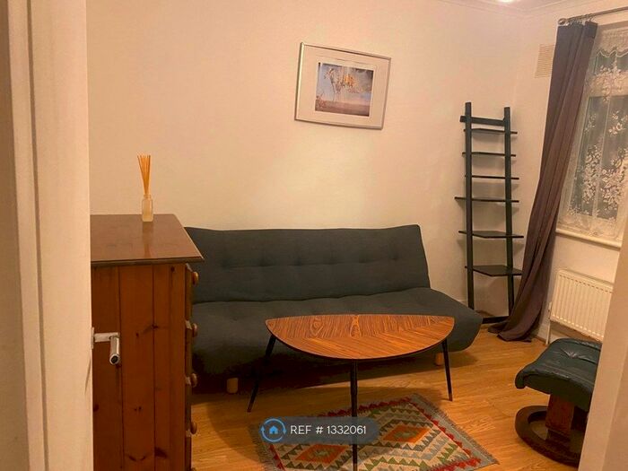 1 Bedroom Flat To Rent In Chesterton Road, London, E13