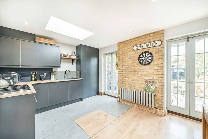 4 Bedroom Property For Sale In Rowan Crescent, Streatham, SW16