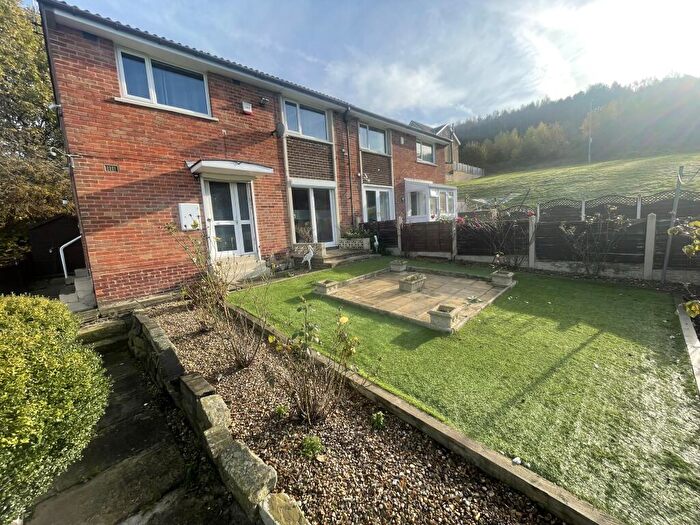 2 Bedroom Semi-Detached House To Rent In Brow Foot, Shipley, BD18