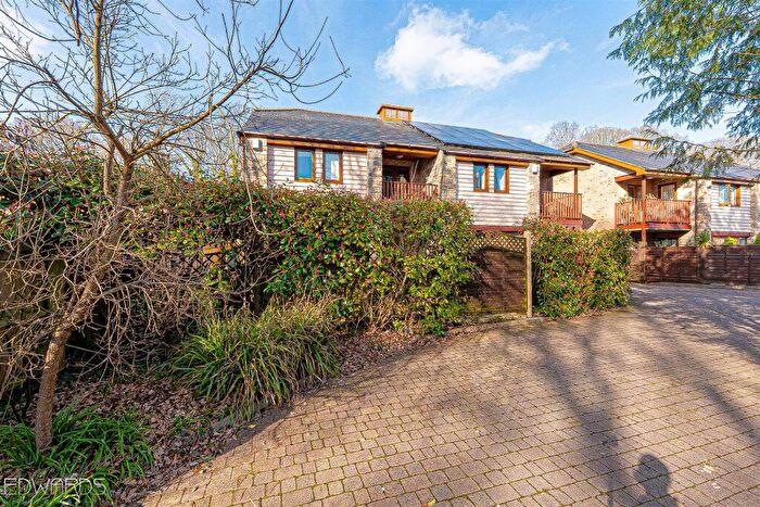 4 Bedroom Semi Detached House For Sale In Wimborne Road West, Wimborne, BH21