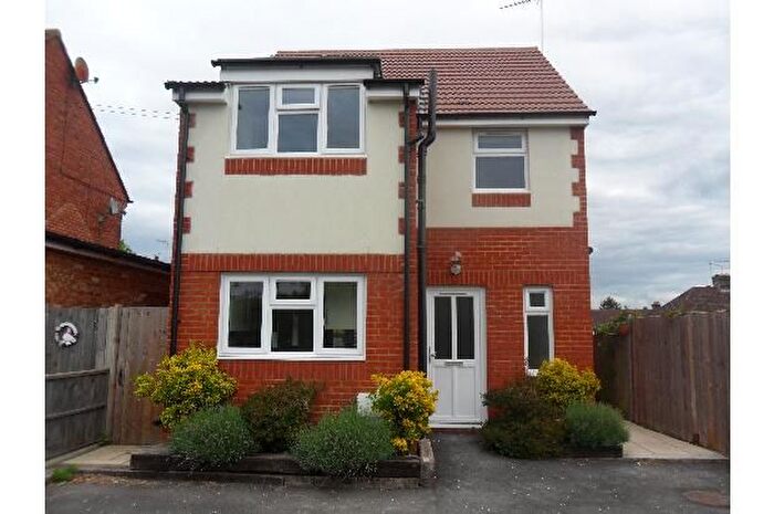 1 Bedroom Flat To Rent In Northmead, Redhill, RH1