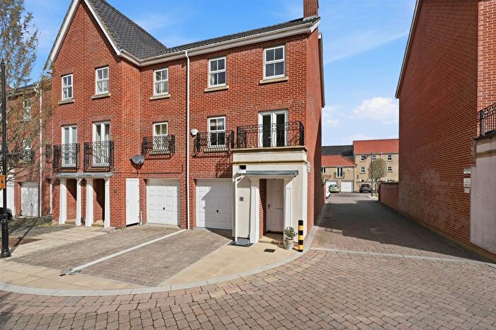 3 Bedroom Town House For Sale In Sarah West Close, Norwich, NR2